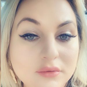 Meet your Posher, Monika